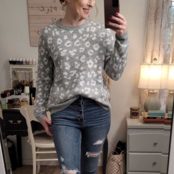 Old Navy Leopard Sweater - Picture 1 of 2